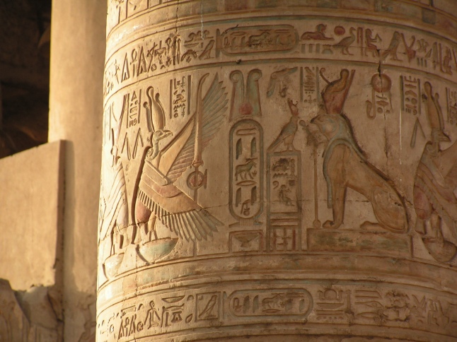 Nekhbet, a deusa-abutre, padroeira do Alto Egito